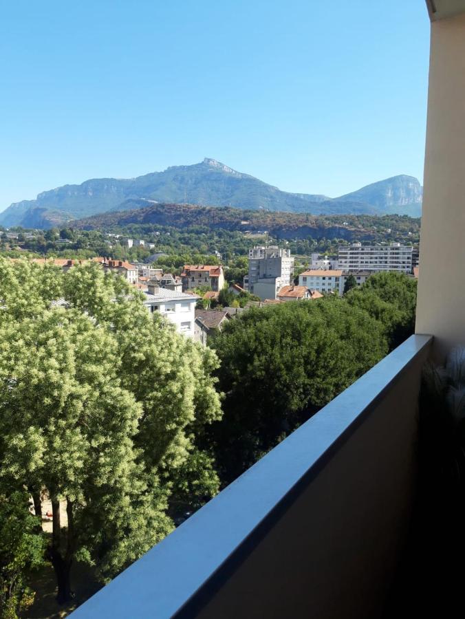 Gambetta Insolite Apartment Chambery Bagian luar foto