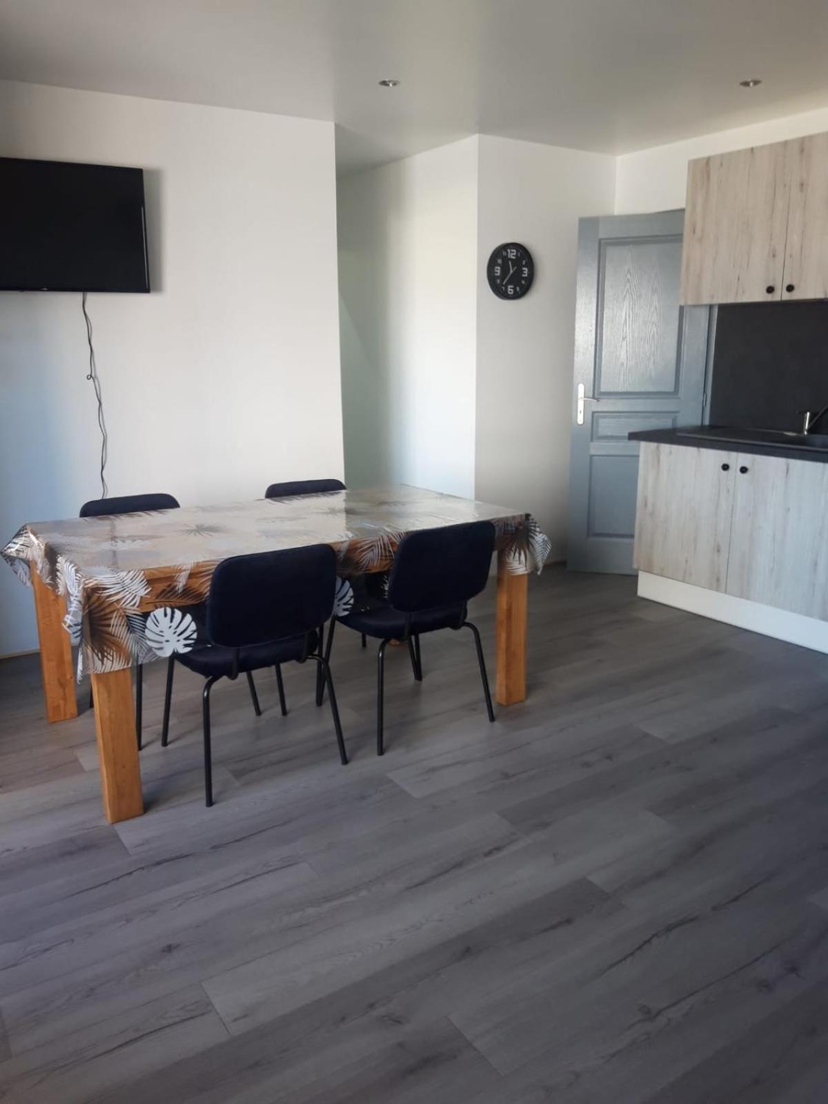 Gambetta Insolite Apartment Chambery Bagian luar foto