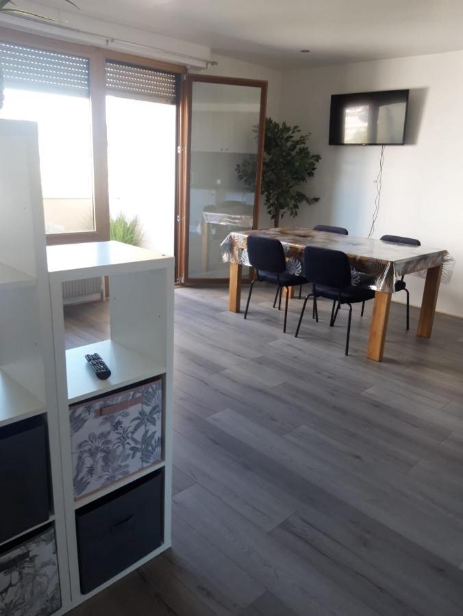 Gambetta Insolite Apartment Chambery Bagian luar foto